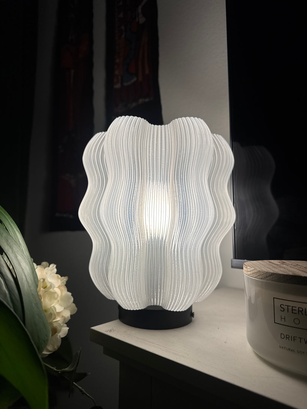 White Wavy Table Lamp